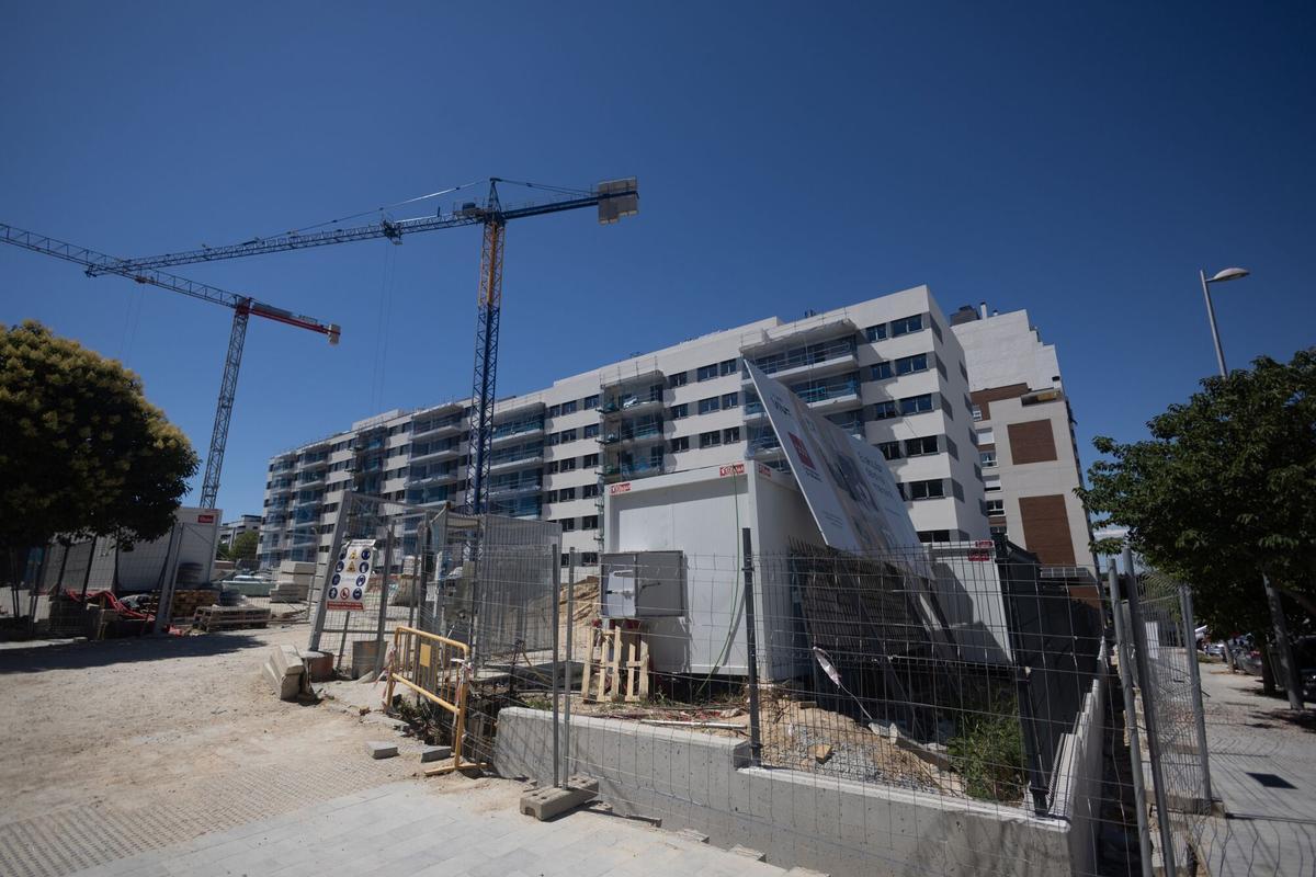 Edificio de viviendas del Plan Vive en construcción.