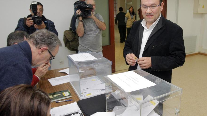Antonio López en la votación.