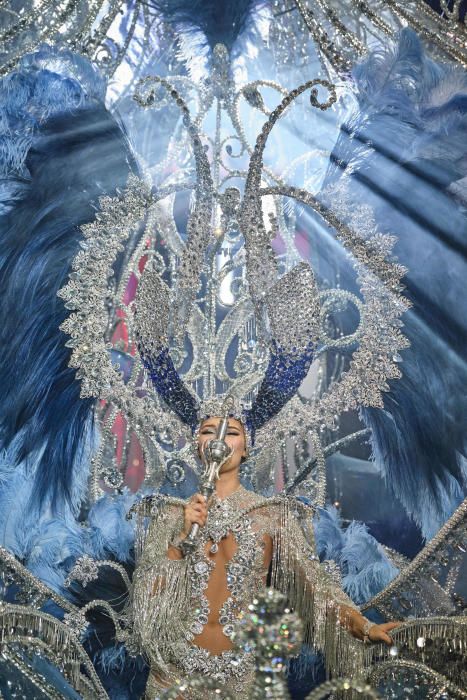 Candidatas durante la Gala de Elección a Reina del Carnaval de Santa Cruz