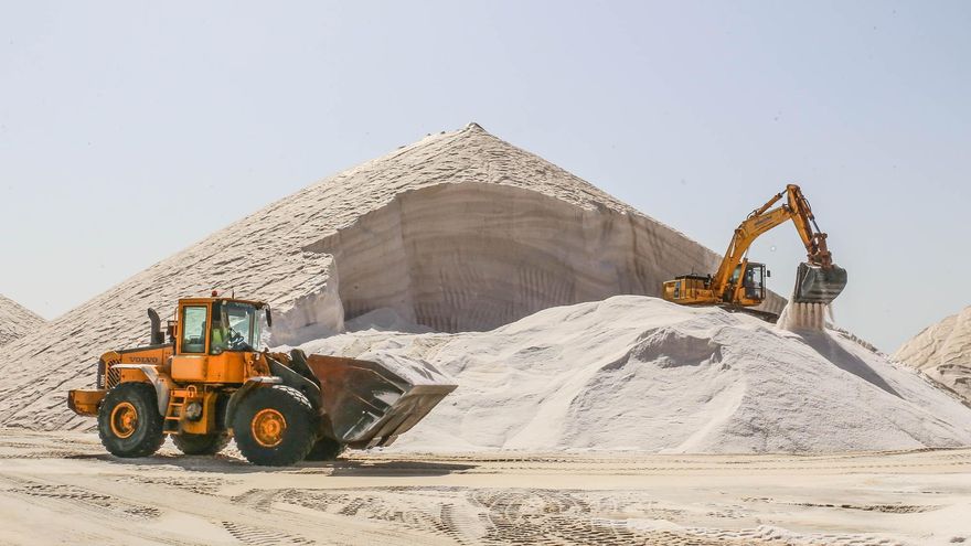 Torrevieja exportará vía marítima en los próximos meses 250.000 toneladas de sal al norte de Europa combatir el hielo en las carreteras