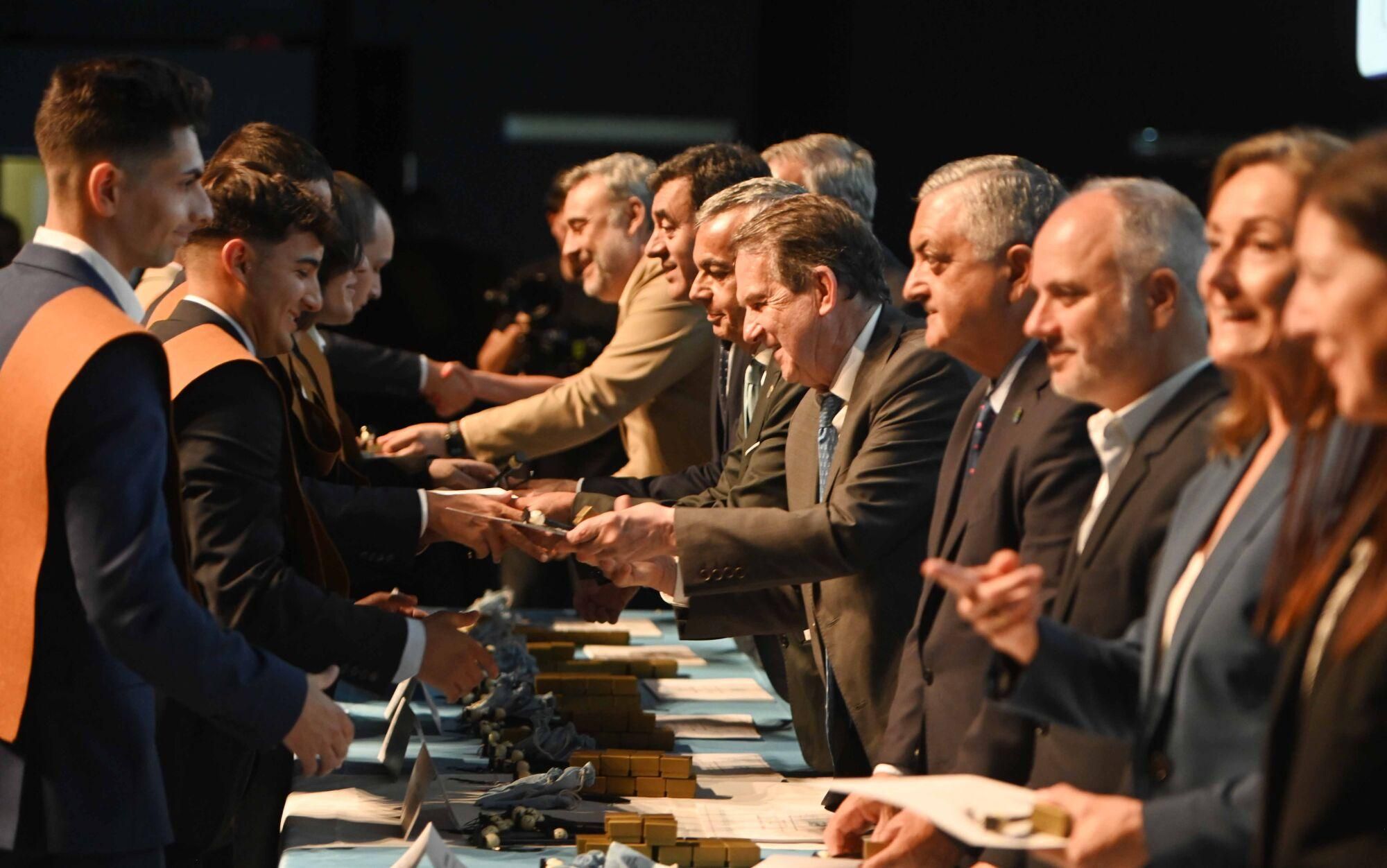 Graduación en el auditorio Mar de Vigo de la primera promoción de la Escuela de Ingeniería Industrial de los programas conjuntos de grado en Ingeniería Biomédica e Ingeniería en Electrónica Industrial y Automática, en Ingeniería Biomédica e Ingeniería Mecánica, y en Ingeniería en Electrónica Industrial y Automática e Ingeniería Mecánica.. Ingeniería.