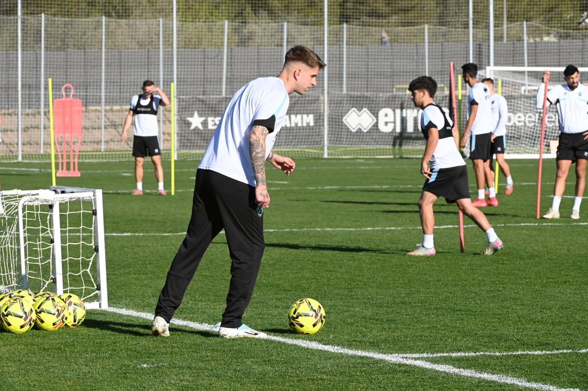El equipo de Pablo Hernández se ejercita en la ciudad deportiva Globeenergy