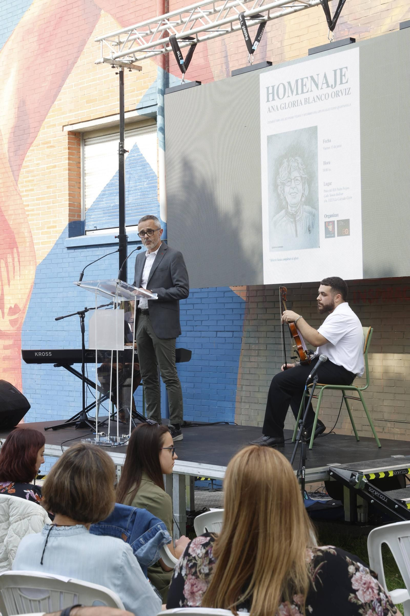 Emotivo homenaje a la profesora Ana Gloria Blanco en el IES Padre Feijoo (en imágenes)
