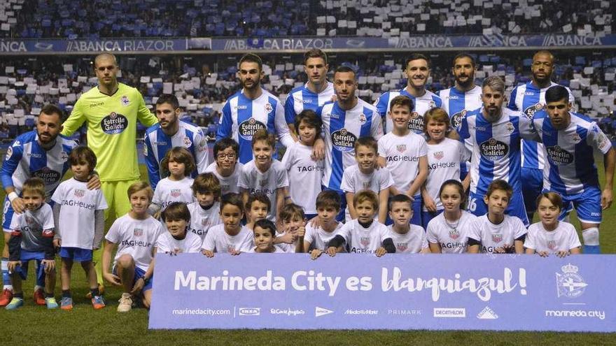 El equipo inicial del Deportivo antes del partido del pasado sábado contra el Celta.