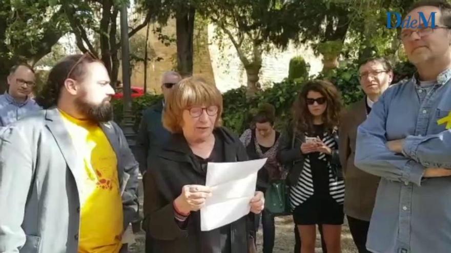 Concentración contra la represión organizada por la Associació d'Escriptors en Llengua Catalana y la Obra Cultural Balear