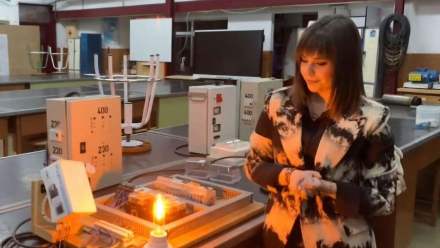 Una futura ingeniera enamorada de la electricidad