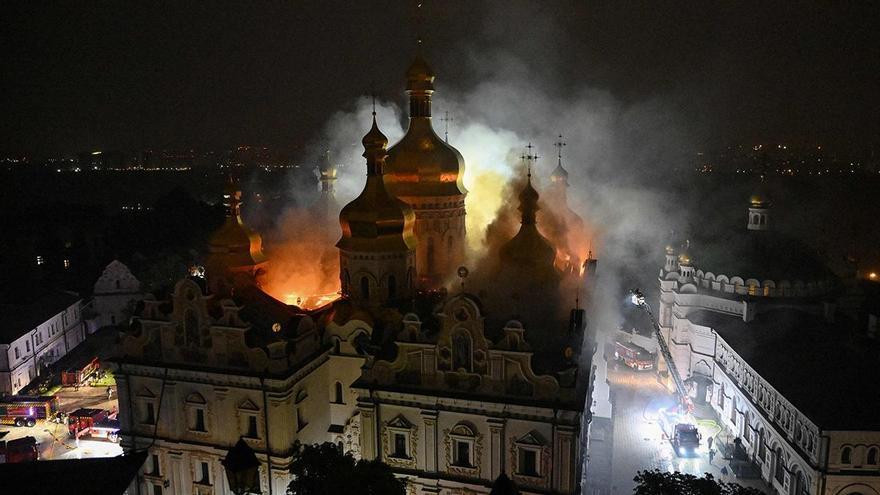 Un ataque ruso destruye parte de una catedral de Kiev