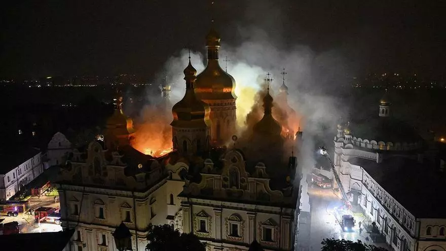 Un ataque ruso destruye parte de una catedral de Kiev