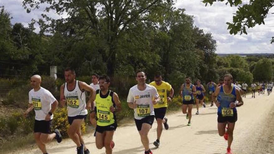 Jorge Rodríguez (145) encabezando la carrera.