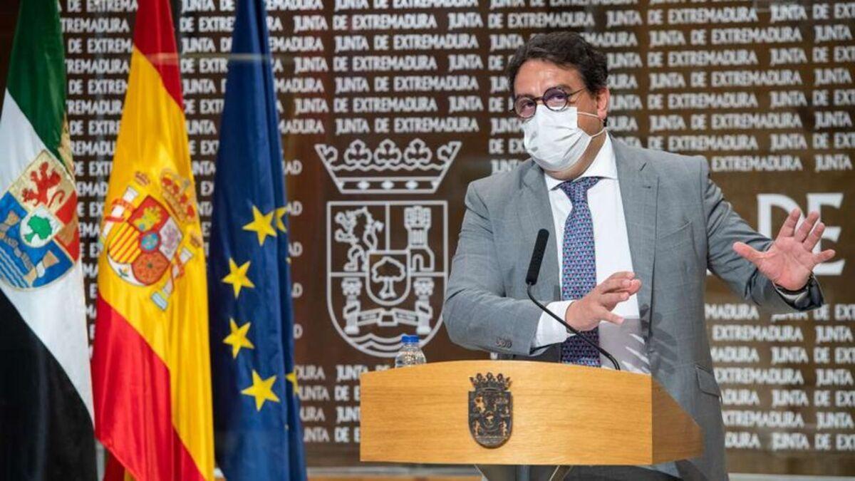 El consejero Vergeles, hablando del coronavirus, en una imagen de archivo.