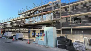 Las obras del mercado de Novelda se encarecen por los restos de la fábrica de armas