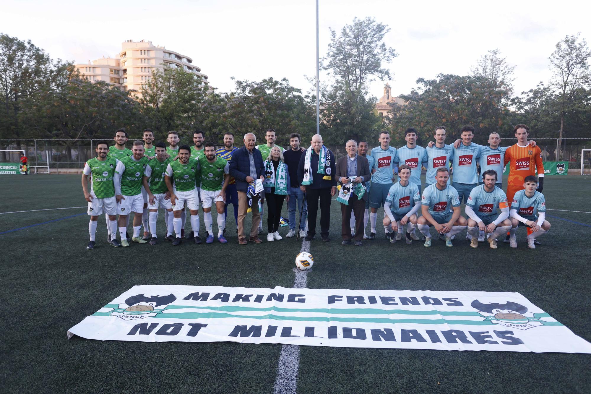 Homenaje a veteranos del Valencia CF en el Fenix Trophy