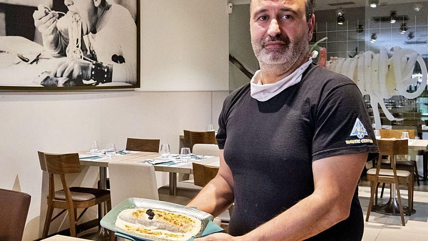 El restaurant La Cosa Nostra, a l’esquerra, va rebre el premi del públic a la millor tapa i, a la dreta, la millor tapa del restaurant la Rosa, premiada pel jurat