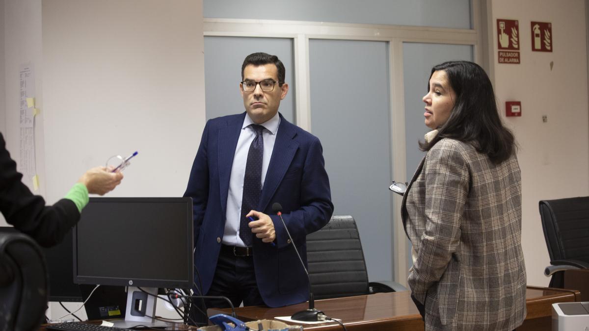 Los fiscales del caso Sala, Martín López Nieto y Lourdes Giménez-Pericás, el día del sorteo del jurado.