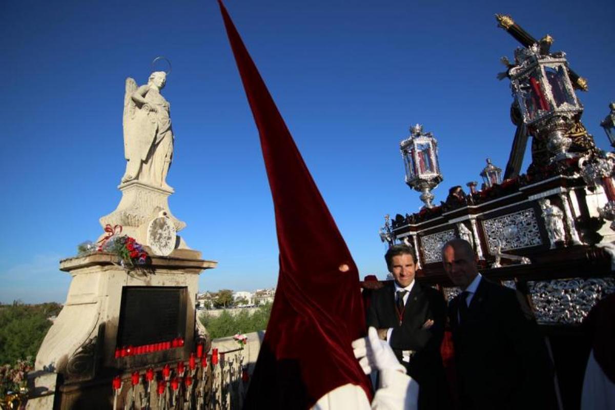 Una tarde primaveral envuelve a las cofradías el Lunes Santo