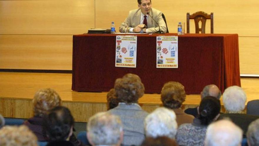 Adolfo Rivas, en la primera conferencia de la XXI Semana Social de la Parroquia de La Felguera.