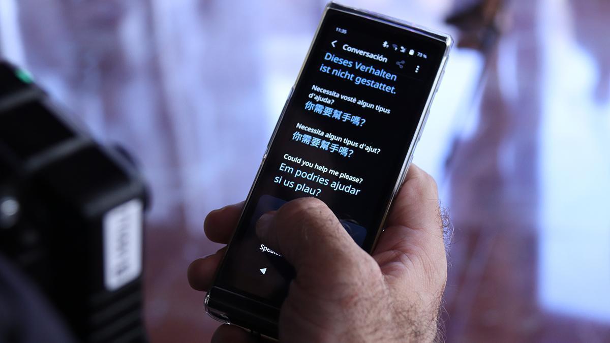 Barcelona despliega 201 traductores con inteligencia artificial para la atención ciudadana