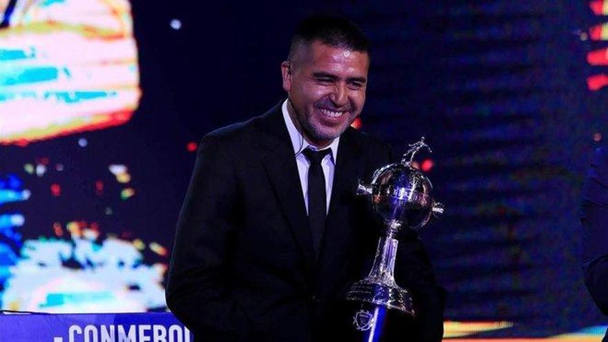 Riquelme gana el pulso a Maradona en el control de Boca