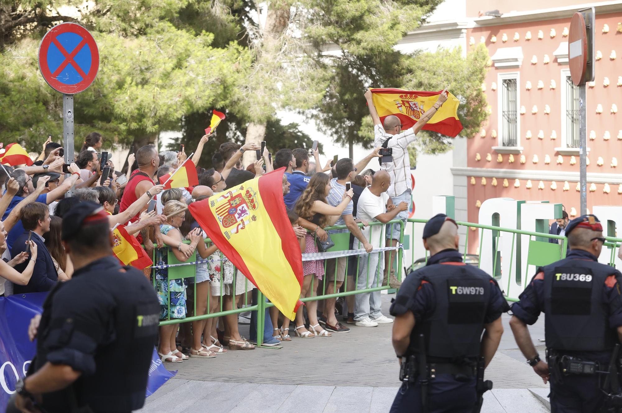 Policies i manifestants per la visita d'Elionor a Figueres