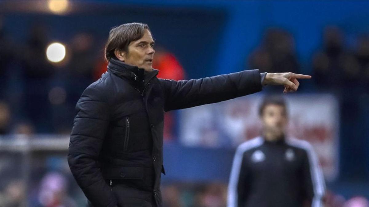 Cocu cree que algún día puede entrenar al Barça