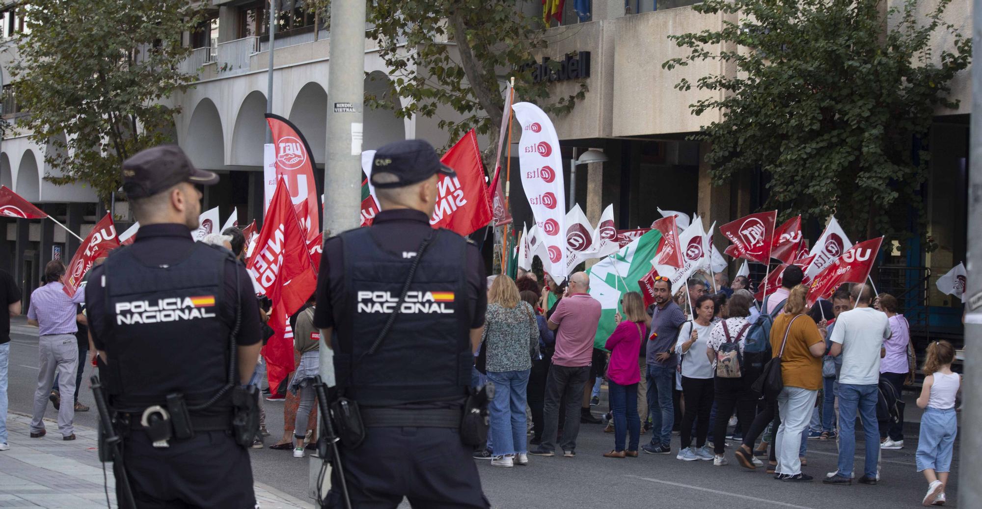 Protesta por las condiciones laborales en Banco Sabadell