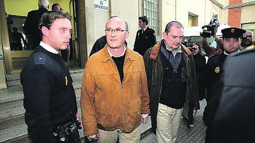 Abren juicio oral contra los 15 acusados del &#039;caso Ninette&#039;, entre ellos el exalcalde Escudero