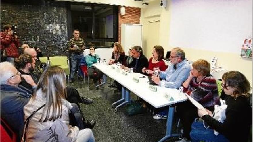 CiU es compromet  a buscar mesures urgents per treure els cotxes de la Devesa