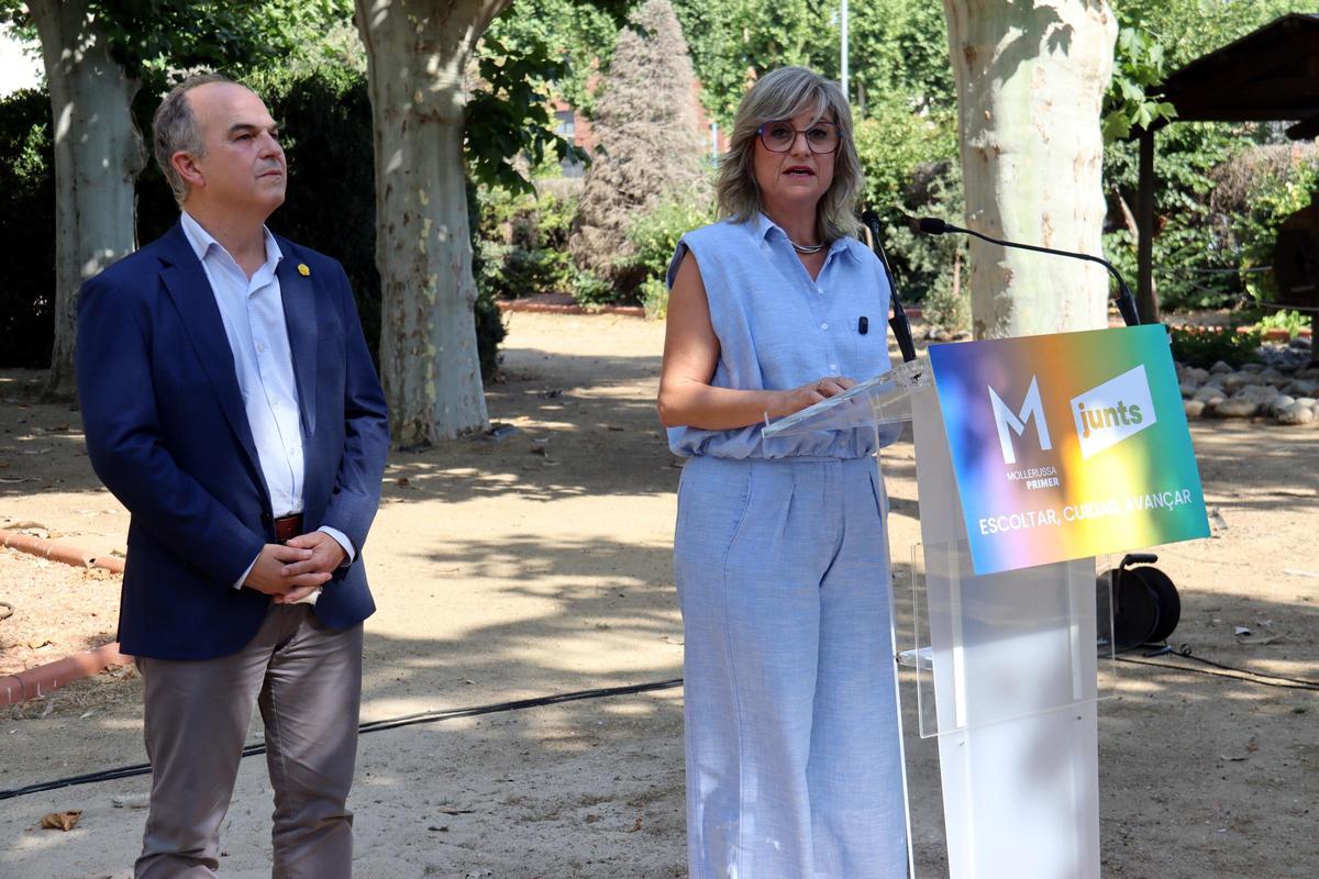 El secretario general de Junts, Jordi Turull, junto a Anna Carné, candidata en Mollerussa