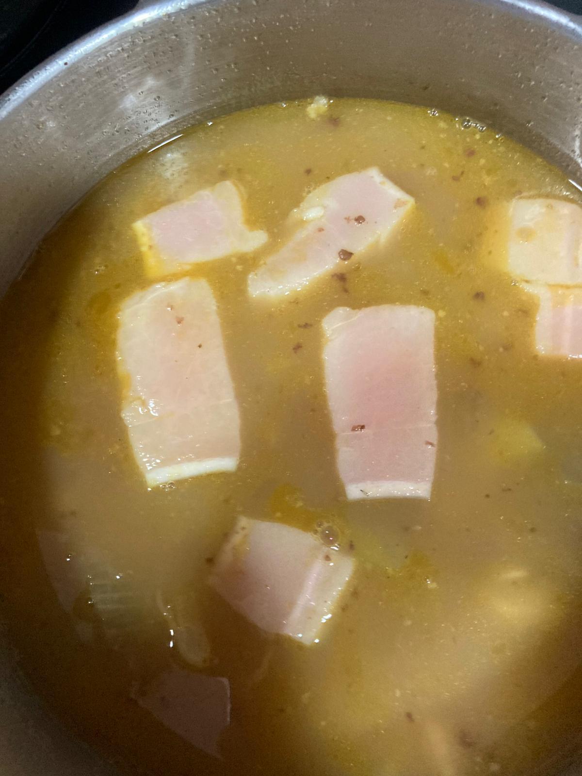 La panceta "flotando" en las calderas.