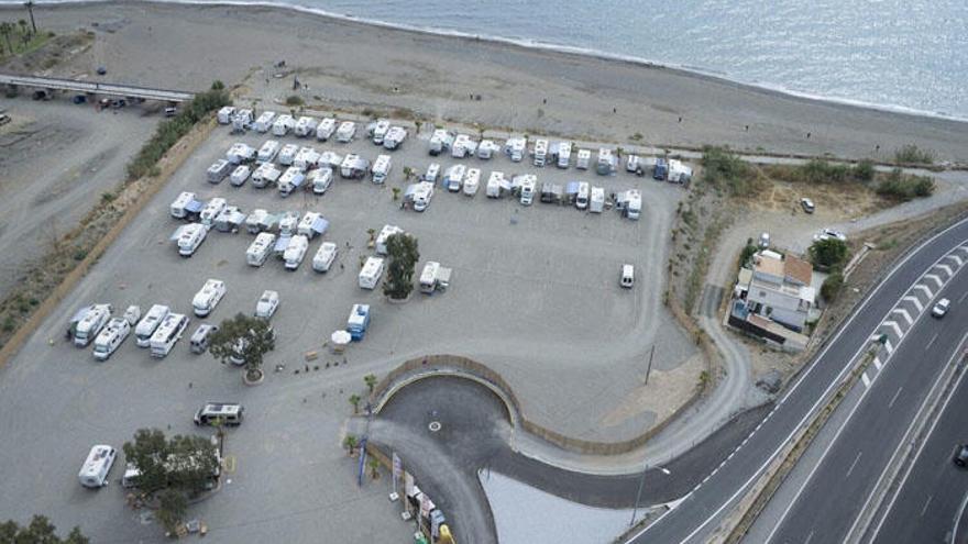 Vista aérea del nuevo recinto recreativo Área Málaga Beach, enclavado junto a la playa de perros situada entre Rincón y Málaga.