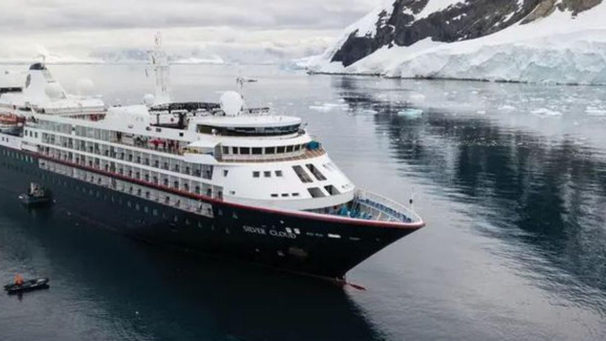 &quot;Silver Cloud&quot;. El más prohibitivo, es un crucero de exploración. Un billete cuesta 18.000 euros.