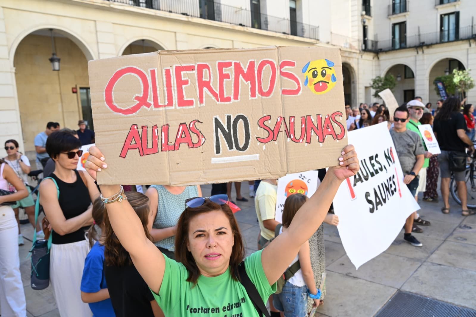 Continúan las protestas por el calor en las aulas de Alicante