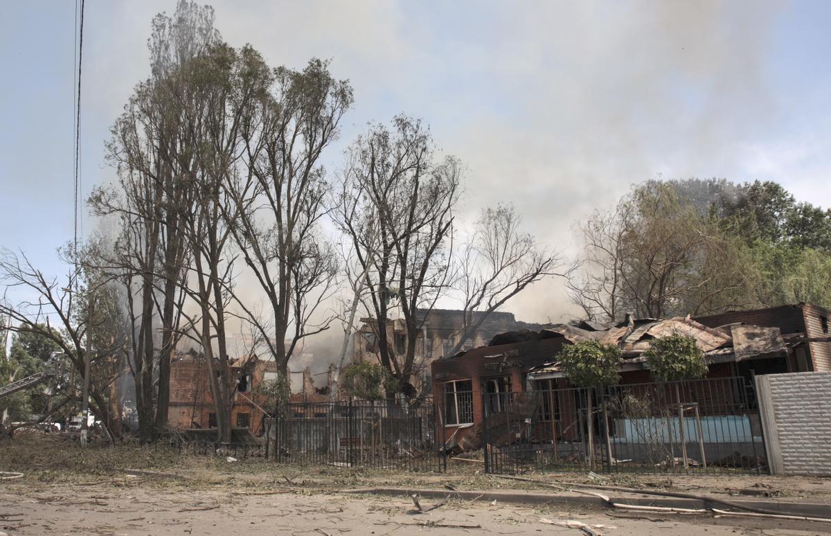 Rusia bombardea un hospital en Dnipro y causa al menos dos muertos