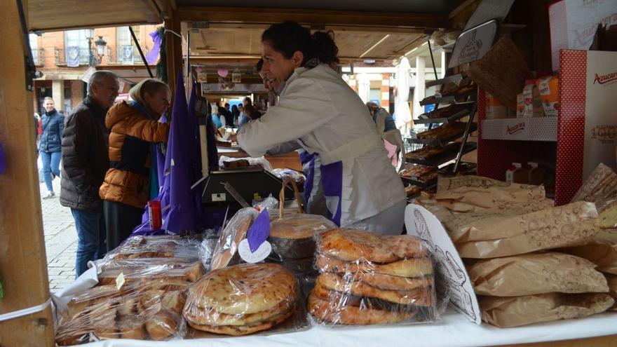 El pan uno gran reclamo en la II Feria de Repostería. | E. P.