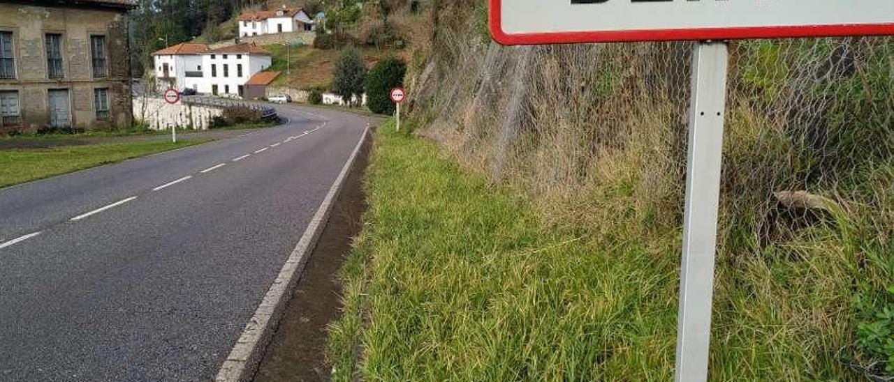 Entrada a la localidad praviana de Beifar.