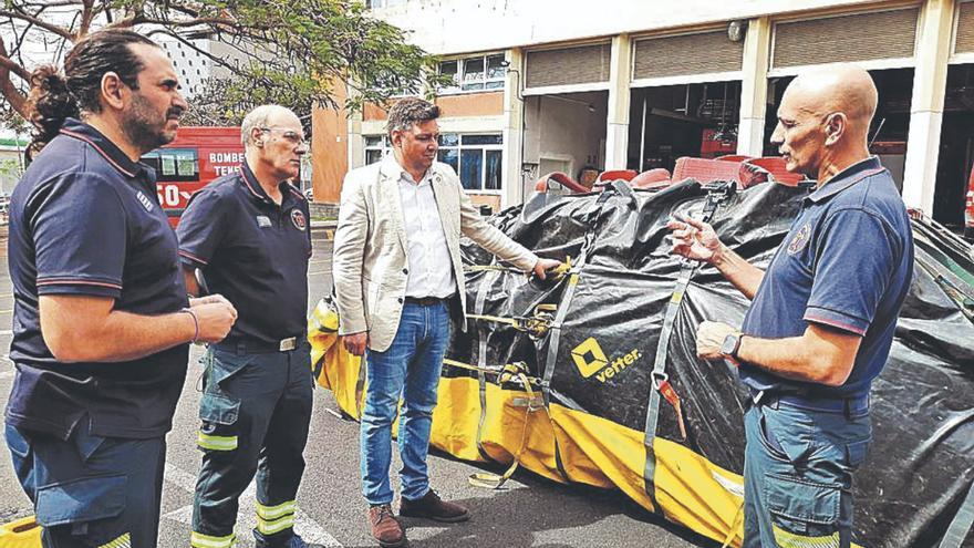 Formación a los bomberos para luchar contra el fuego en los vehículos eléctricos