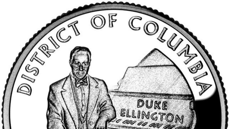 Retrato de la leyenda del jazz Duke Ellington acuñado en una de las caras de una moneda de 25 centavos.