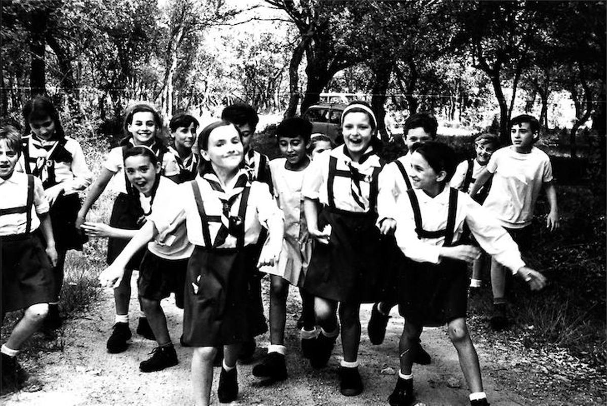 Escoltes de l’Agrupament del Carme en un camp d’estiu a la Guàrdia (juliol de 1965)