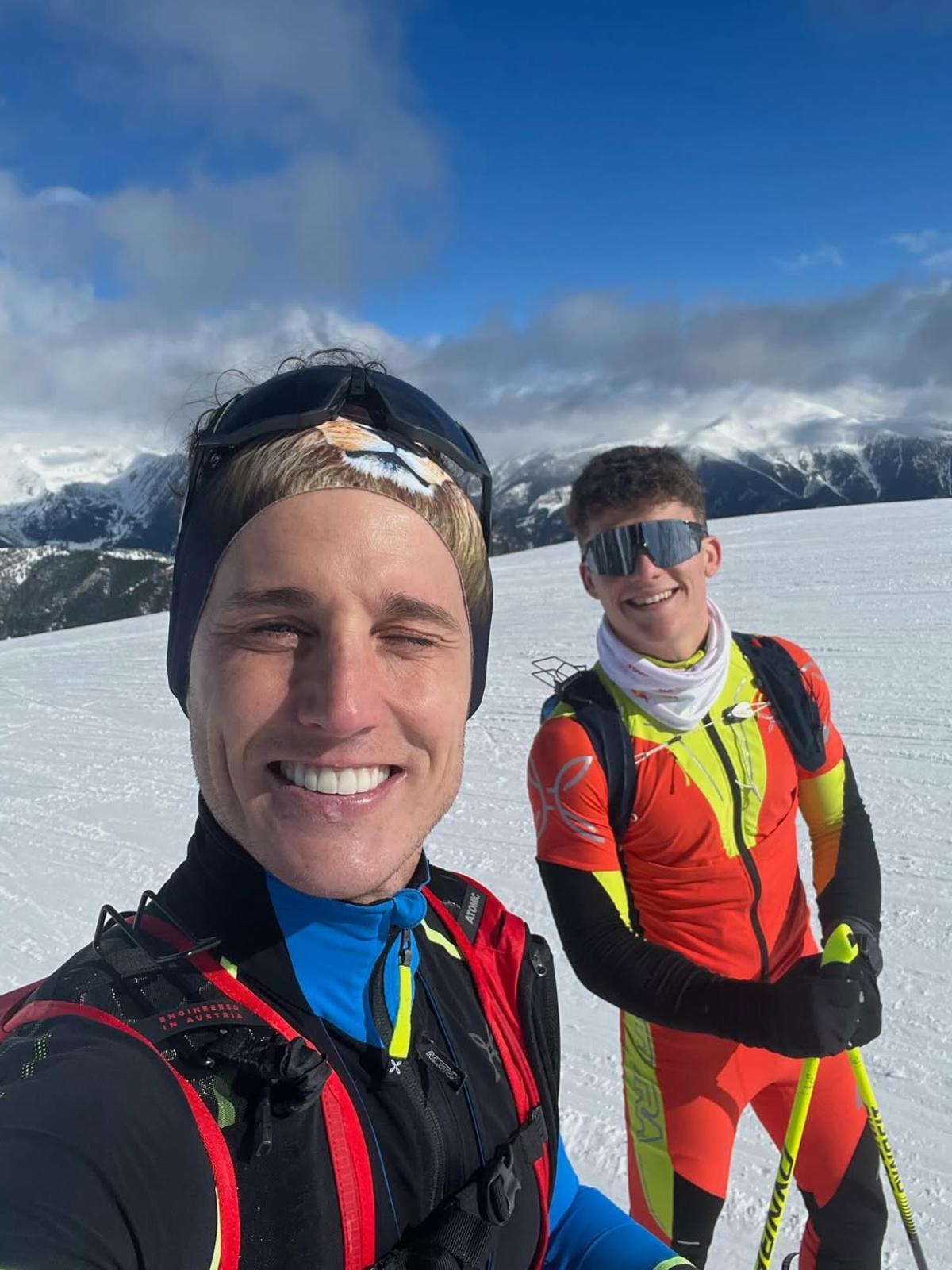 Dani Holgado junto a su mánager, Pol Espargaró