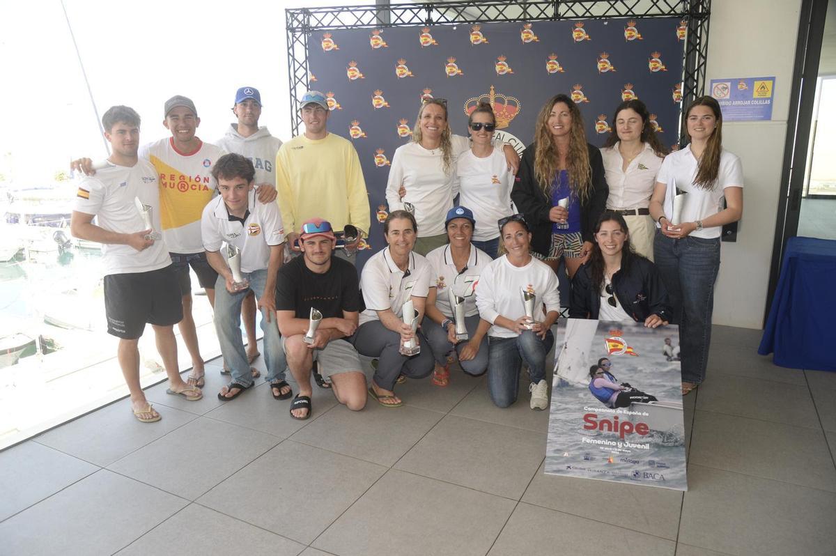 Los ganadores de las categorías femeninas y juvenil del Campeonato de España de Snipe.
