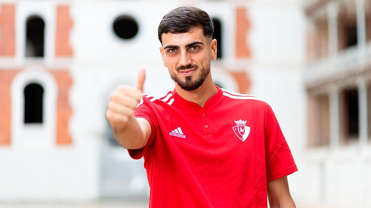 Alejandro Catena, nuevo central de Osasuna para las próximas cinco temporadas