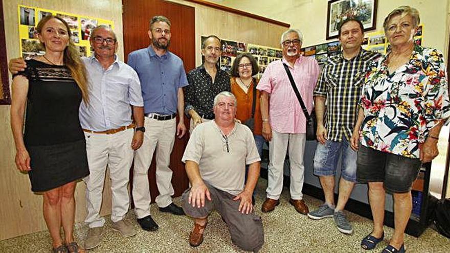 Representants de les entitats, a Blanes, durant la inauguració de l&#039;exposició.