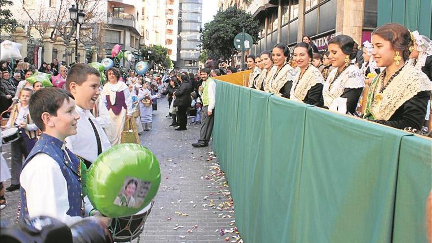 Una cabalgata infantil de bonitos detalles y homenaje a la reina Lucía