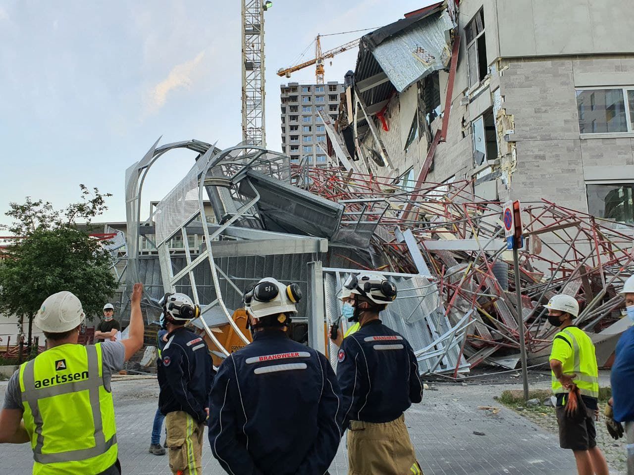 Gran parte de la estructura de la escuela se vino abajo por el derrumbe.