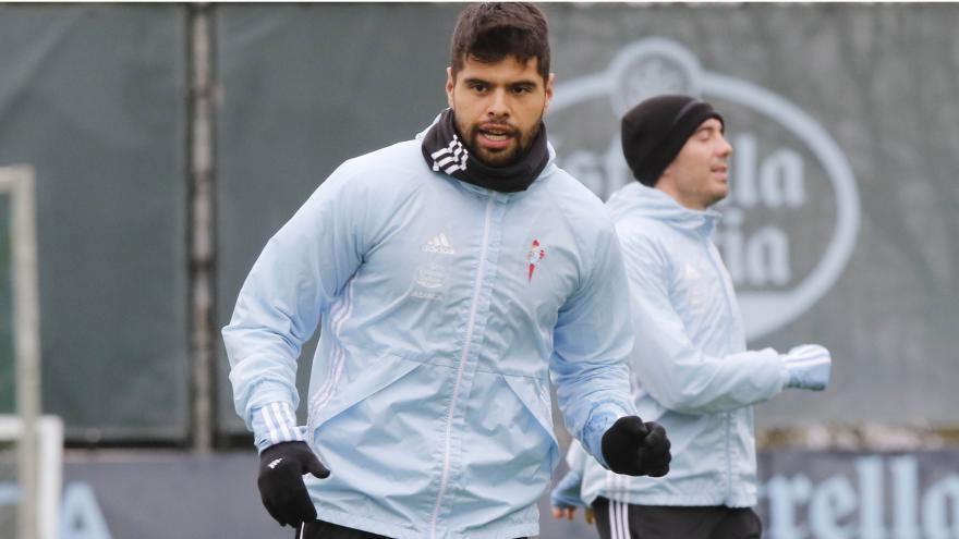 Néstor Araújo, durante un entrenamiento en A Madroa. // Alba Villar