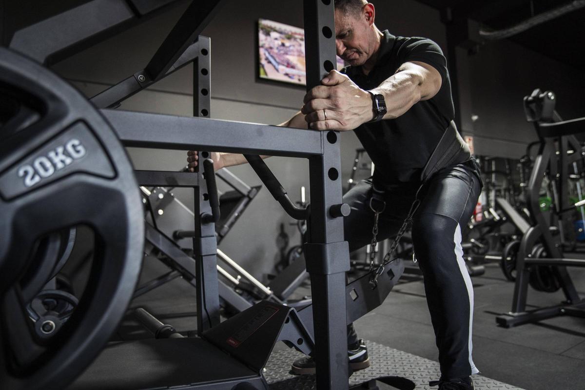 El centre té 400 metres quadrats destinats a una àmplia sala de fitness equipada amb maquinària d’última generació