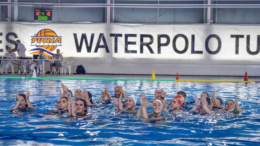 El Waterpolo Turia Femenino celebra el ascenso a Primera