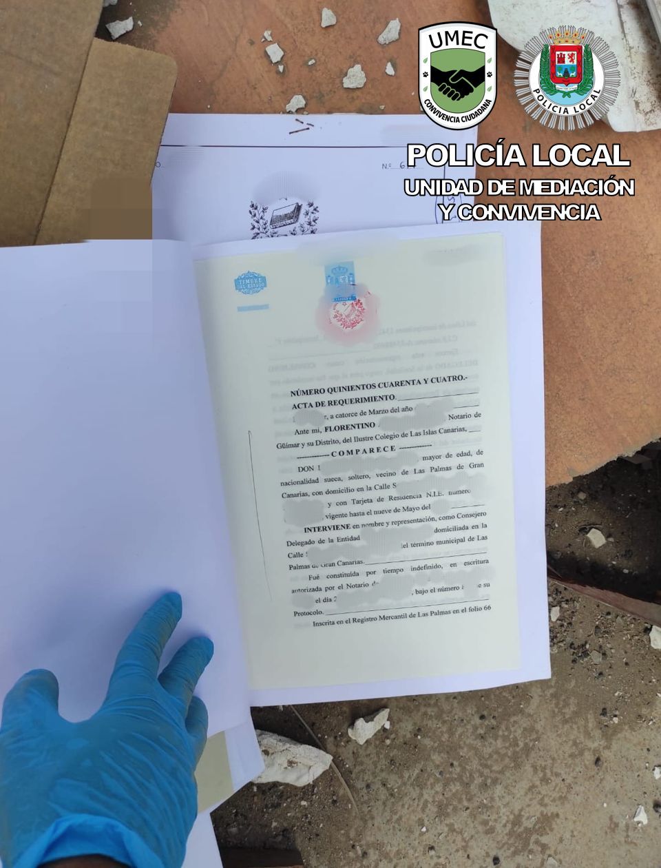 Una empresa tira a la calle en Lomo Blanco documentos con datos personales de sus clientes