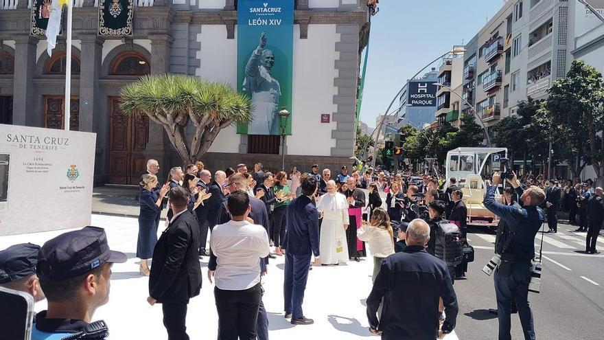 ño y emoción en la visita de León XIV: Santa Cruz arropa al papamóvil en una jornada histórica para la capital de Tenerife