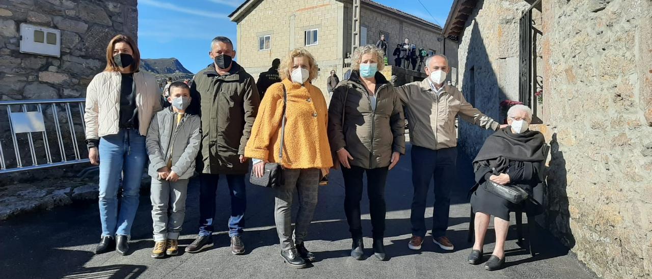 La familia del joven sanitario gijonés que falleció por covid, en el Pueblo Ejemplar: "Le hubiera encantado estar aquí"